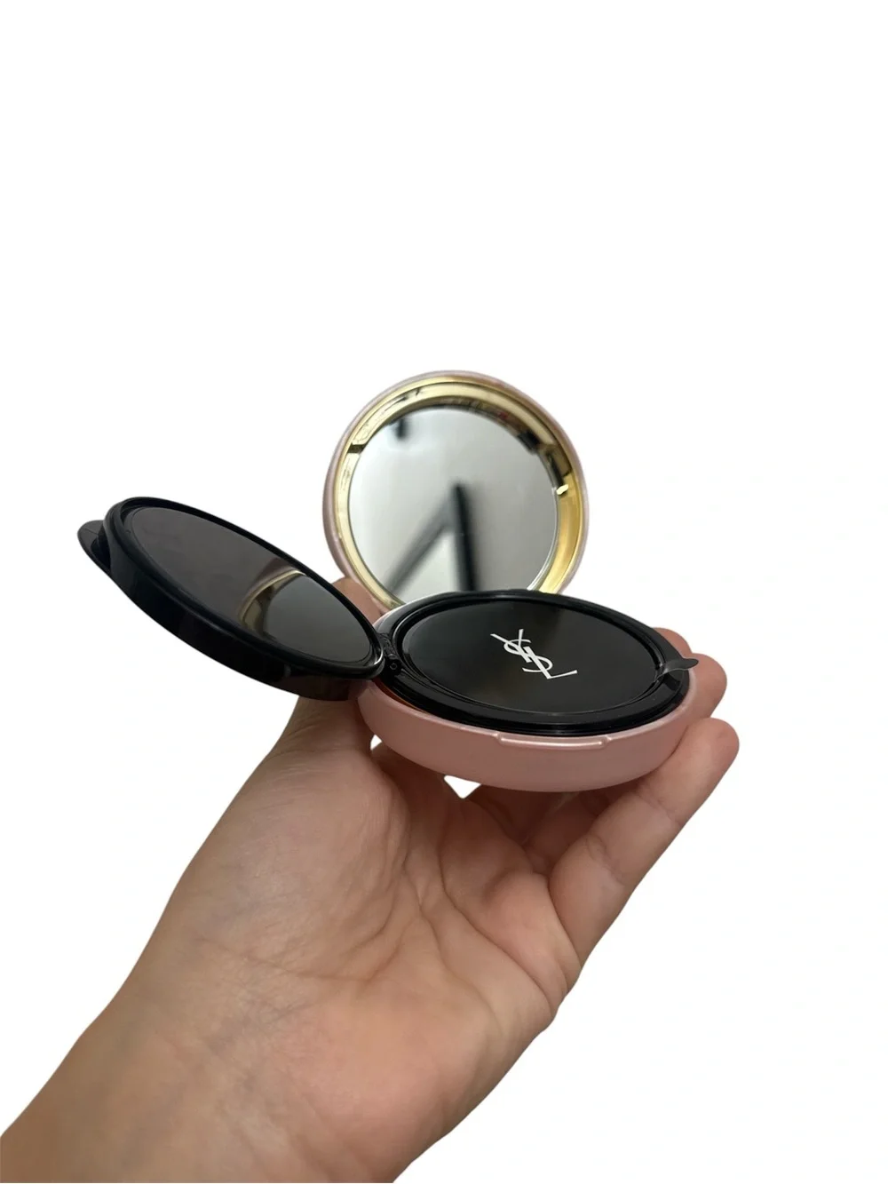 Yves Saint Laurent soft glow cushion foundation- LN10